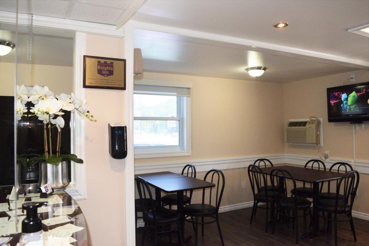 Knights Inn Arnprior Exterior foto