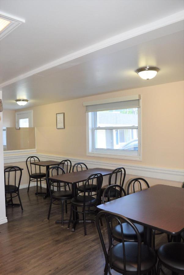 Knights Inn Arnprior Exterior foto