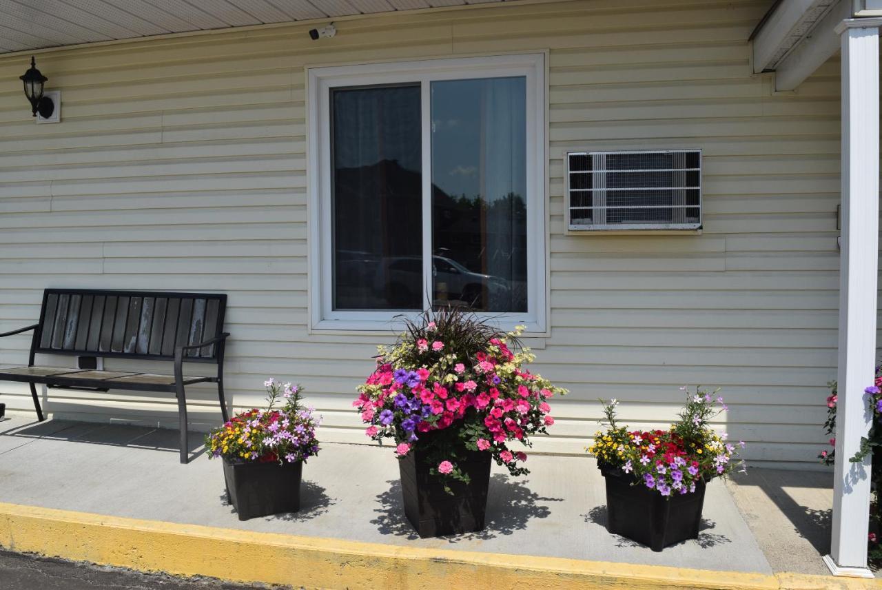 Knights Inn Arnprior Exterior foto